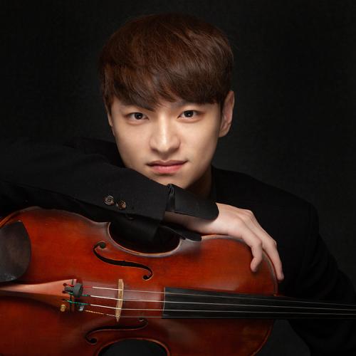 DongYeob King with his viola